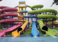 カスタマイズされたボディ水スライド明るい色FRPの大きい水公園装置