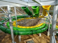 ガラス繊維の遊園地のための屋外の螺線形のスライド水プールのスライドの運動場